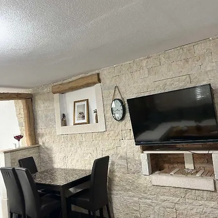 Διαμέρισμα Apartman Hana *